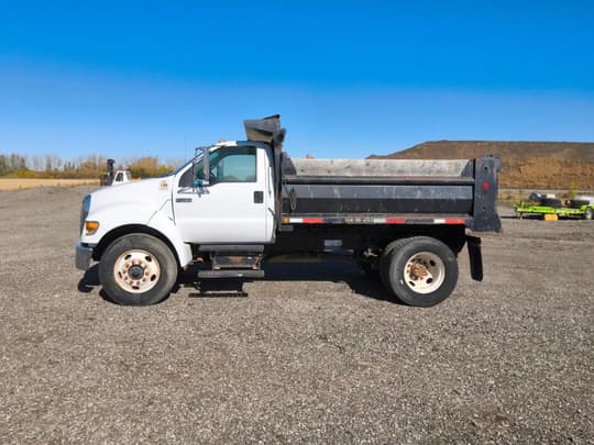 2004 Ford F-750 SD