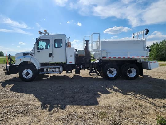 2006 Freightliner BUSINESS CLASS M2 106