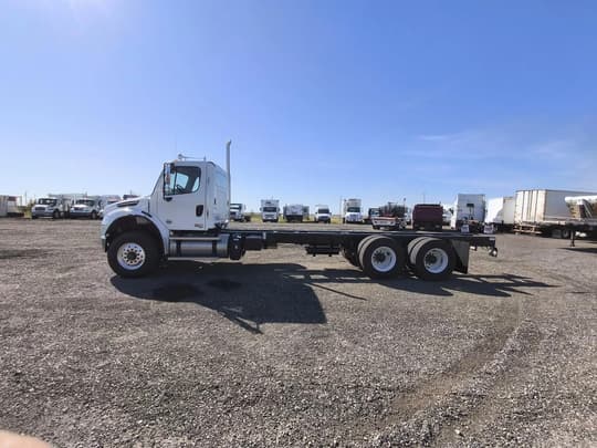 2025 Freightliner BUSINESS CLASS M2 106