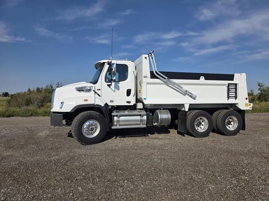 2025 Freightliner BUSINESS CLASS M2 106