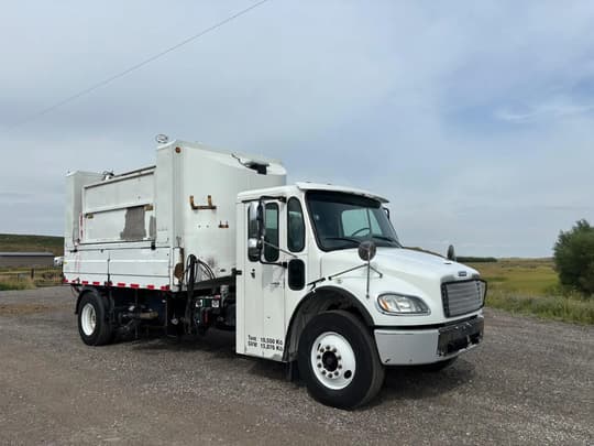 2013 Freightliner BUSINESS CLASS M2 106