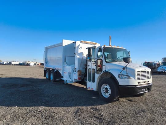 2013 Freightliner BUSINESS CLASS M2 106