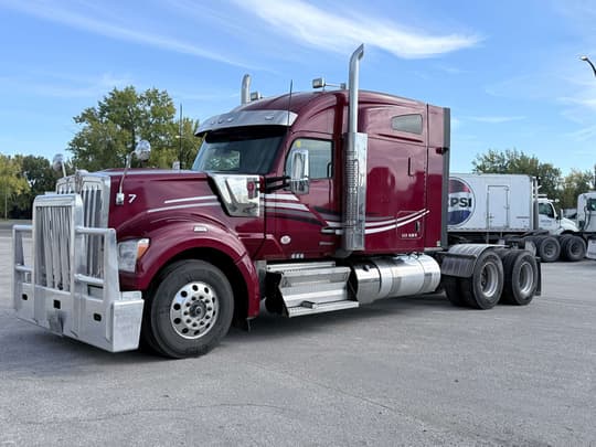 2024 Kenworth W990