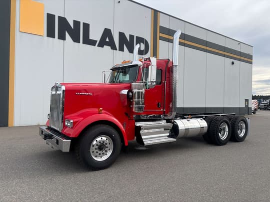 2027 Kenworth W900