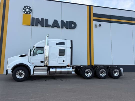 2027 Kenworth T880