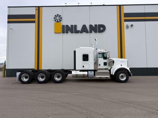 2027 Kenworth W900