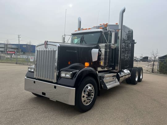 2027 Kenworth W900