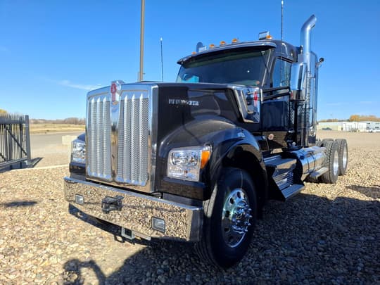 2027 Kenworth W990