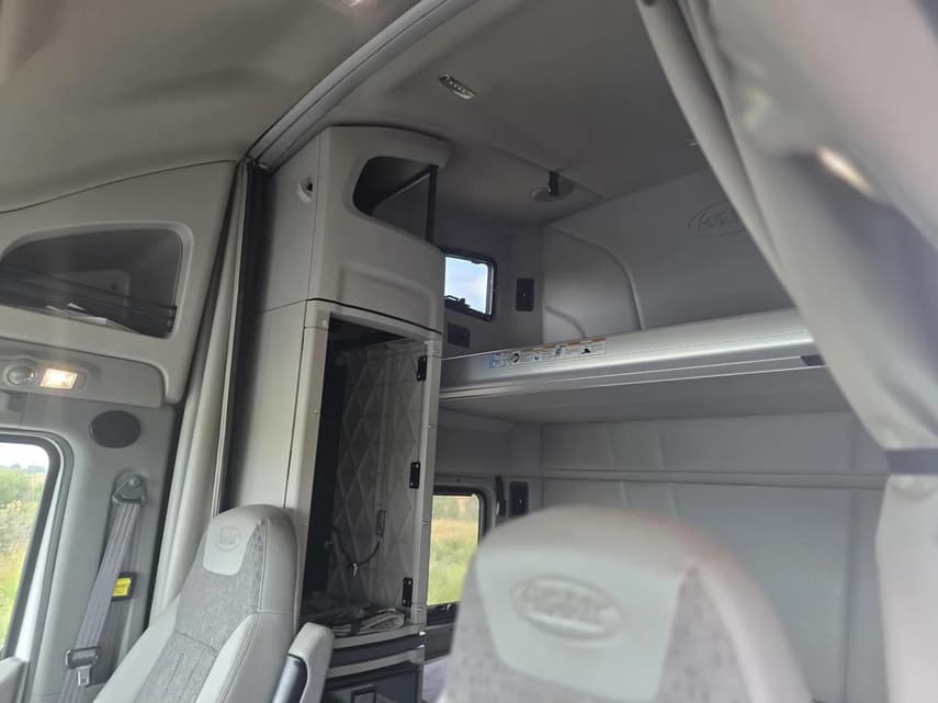 2020 Peterbilt 579 - 32