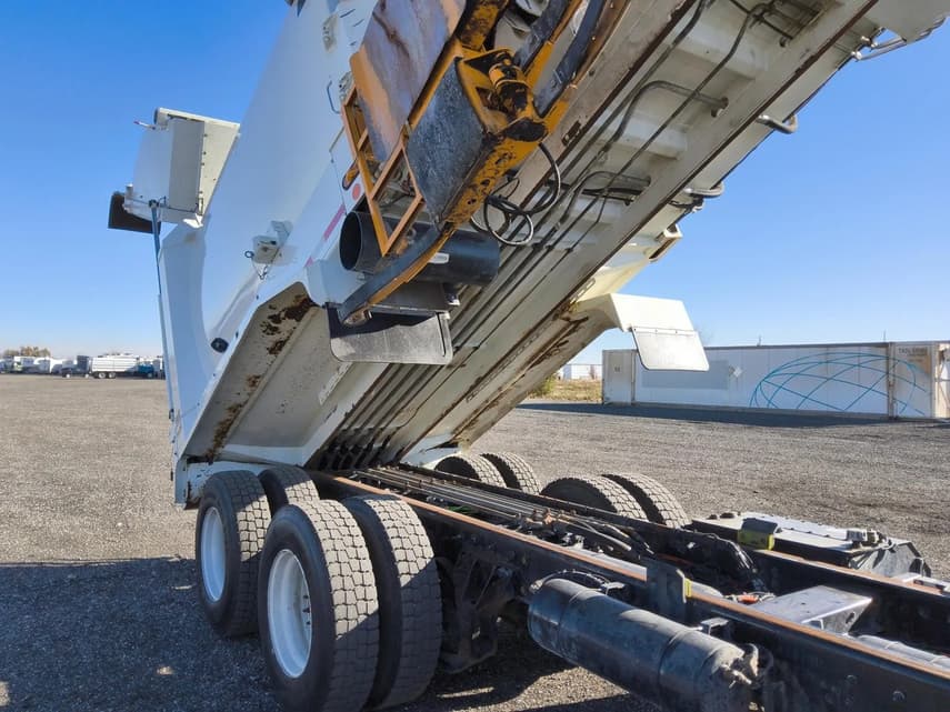 2018 International WORKSTAR 7400 - 8