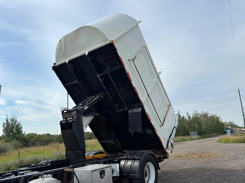 2013 Freightliner BUSINESS CLASS M2 106 - 4