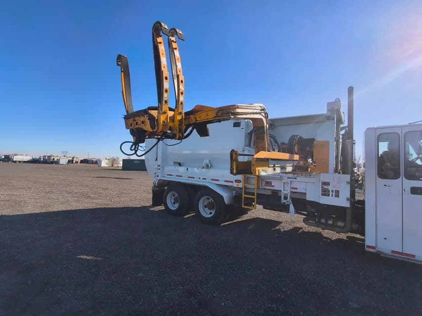 2018 International WORKSTAR 7400 - 32