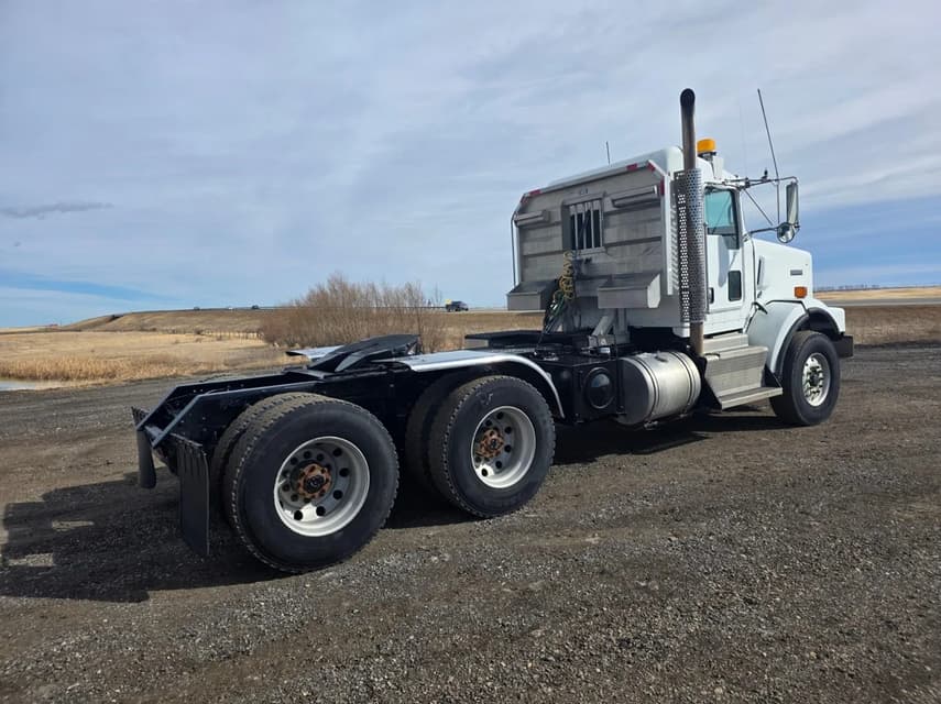 2016 Kenworth T800 - 29