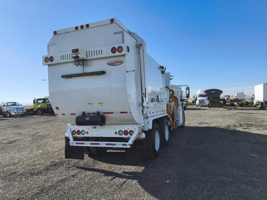 2018 International WORKSTAR 7400 - 32