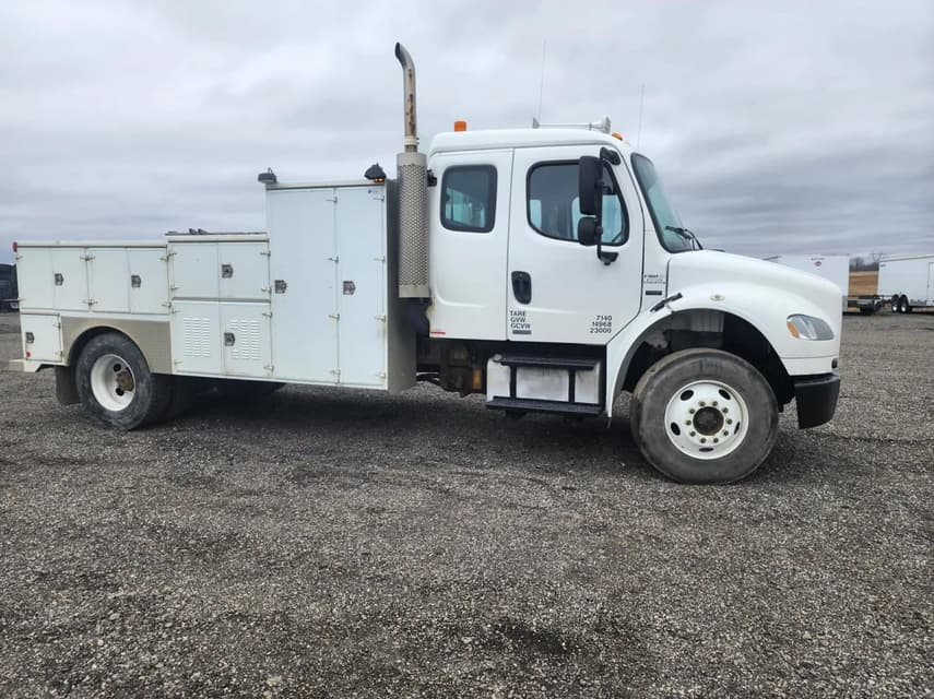 2007 Freightliner M2106 - 1