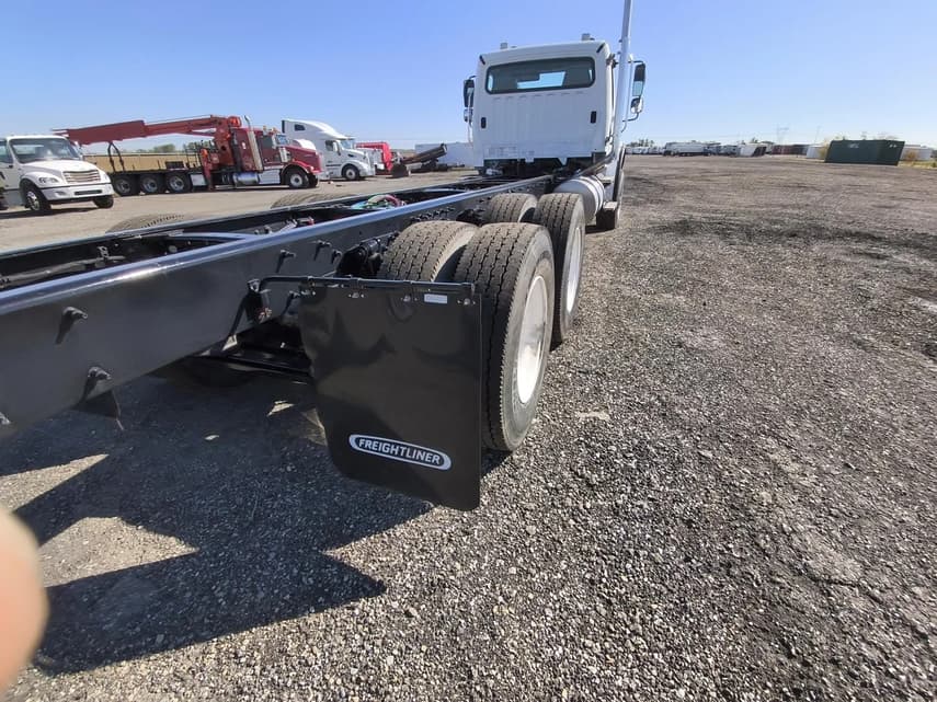 2025 Freightliner BUSINESS CLASS M2 106 - 31