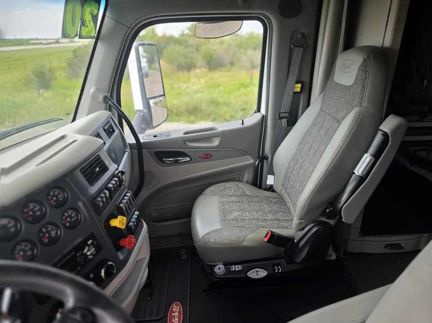 2020 Peterbilt 579 - 31