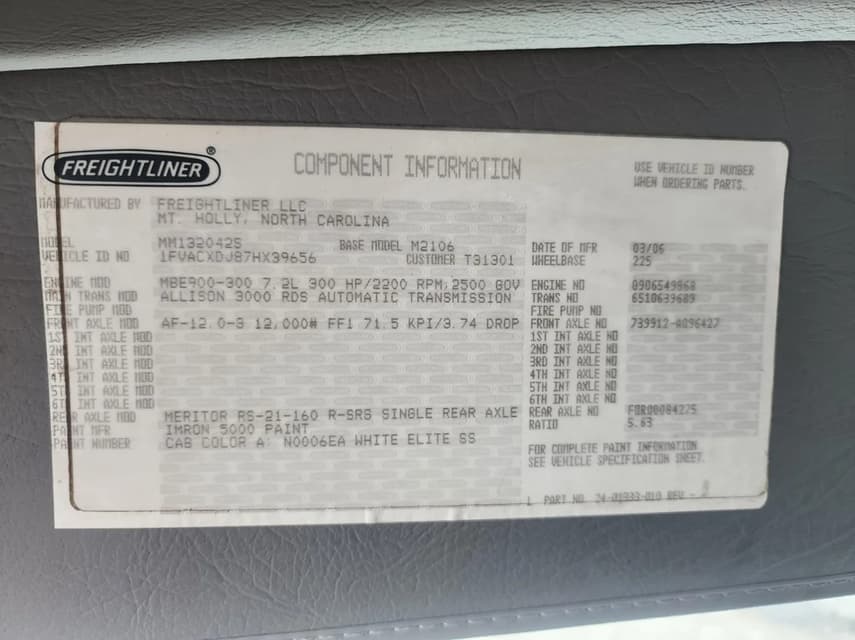 2007 Freightliner M2106 - 12