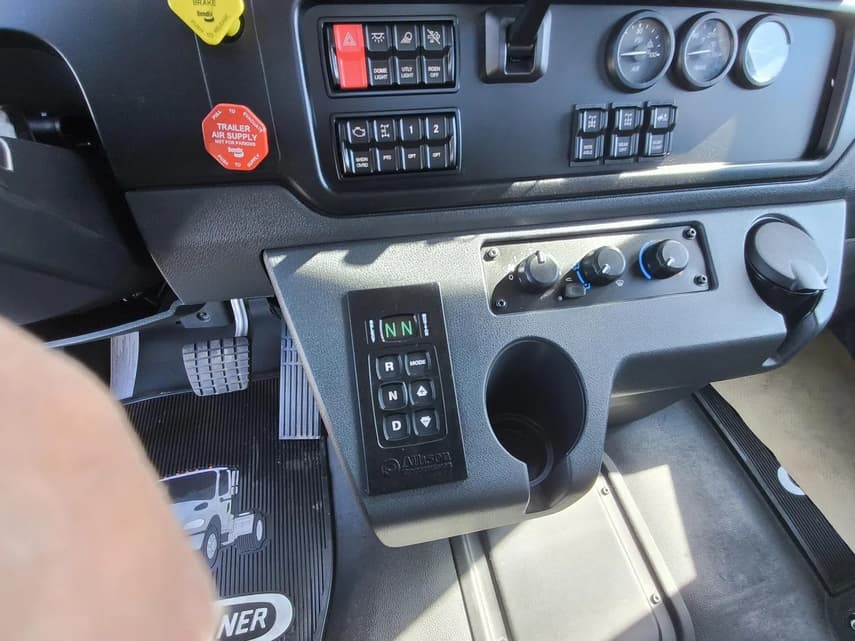 2025 Freightliner BUSINESS CLASS M2 106 - 24