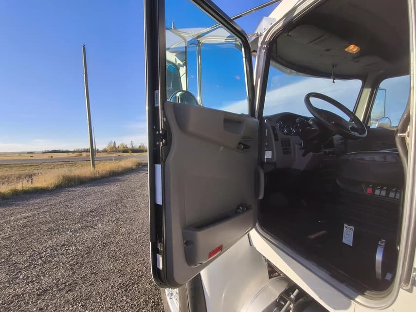 2021 Peterbilt 348 - 38