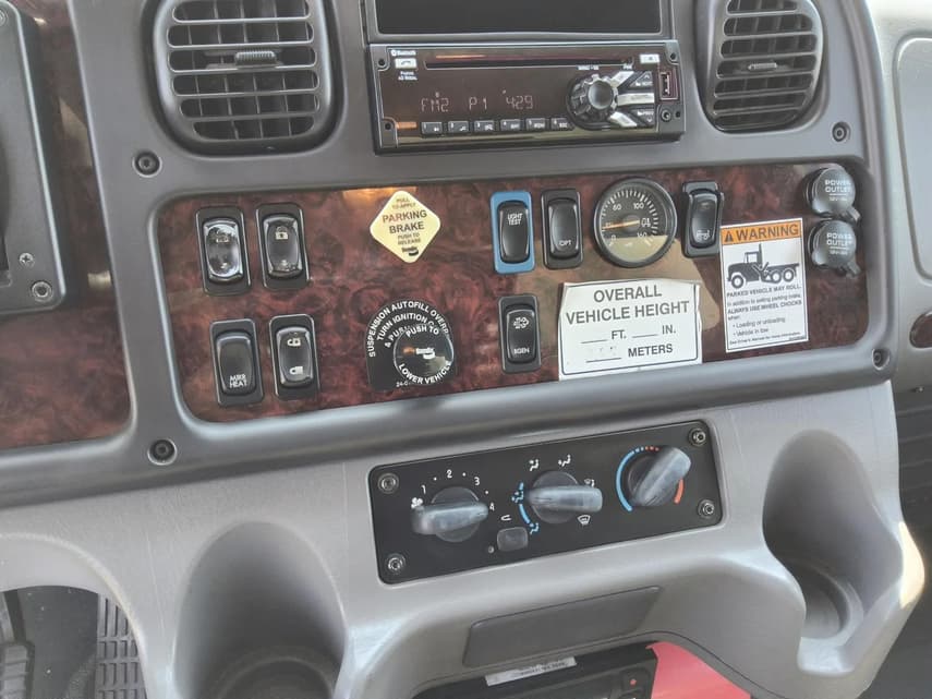 2018 Freightliner BUSINESS CLASS M2 106 - 26