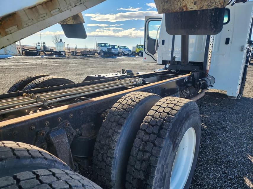2016 Freightliner M2 106 - 19
