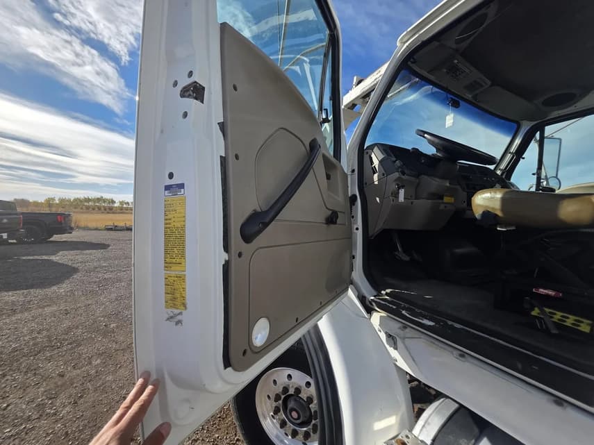 2009 Sterling L9500 - 28