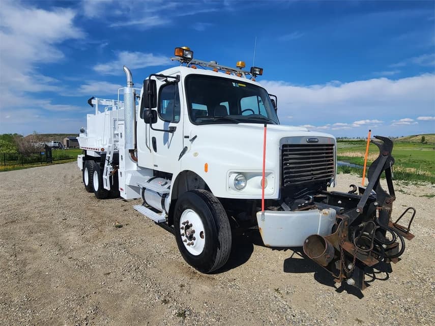 2006 Freightliner BUSINESS CLASS M2 106 - 13