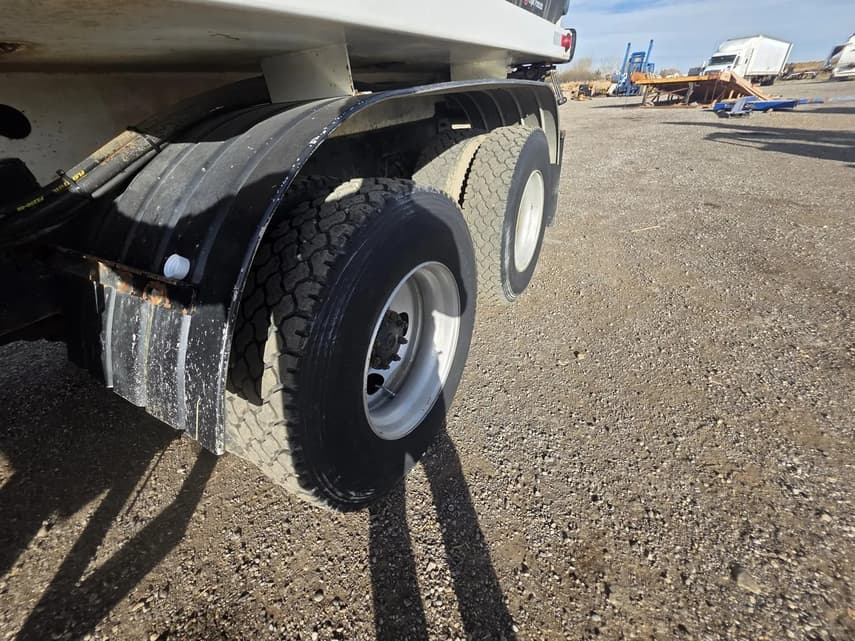 2009 Sterling L9500 - 17