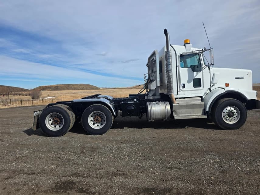2016 Kenworth T800 - 26