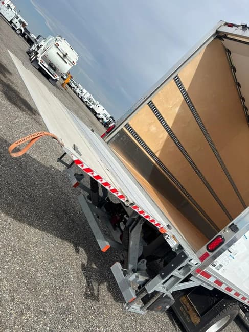 2025 Freightliner BUSINESS CLASS M2 106 - 12