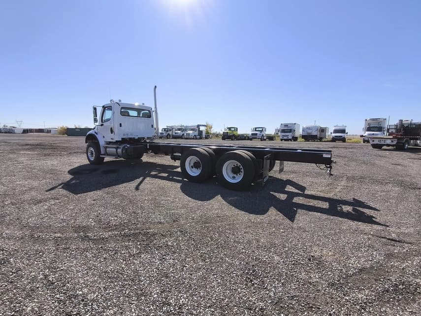 2025 Freightliner BUSINESS CLASS M2 106 - 24