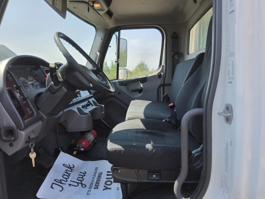 2018 Freightliner BUSINESS CLASS M2 106 - 22