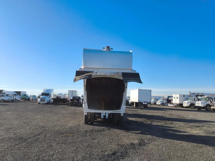 2013 Freightliner BUSINESS CLASS M2 106 - 6