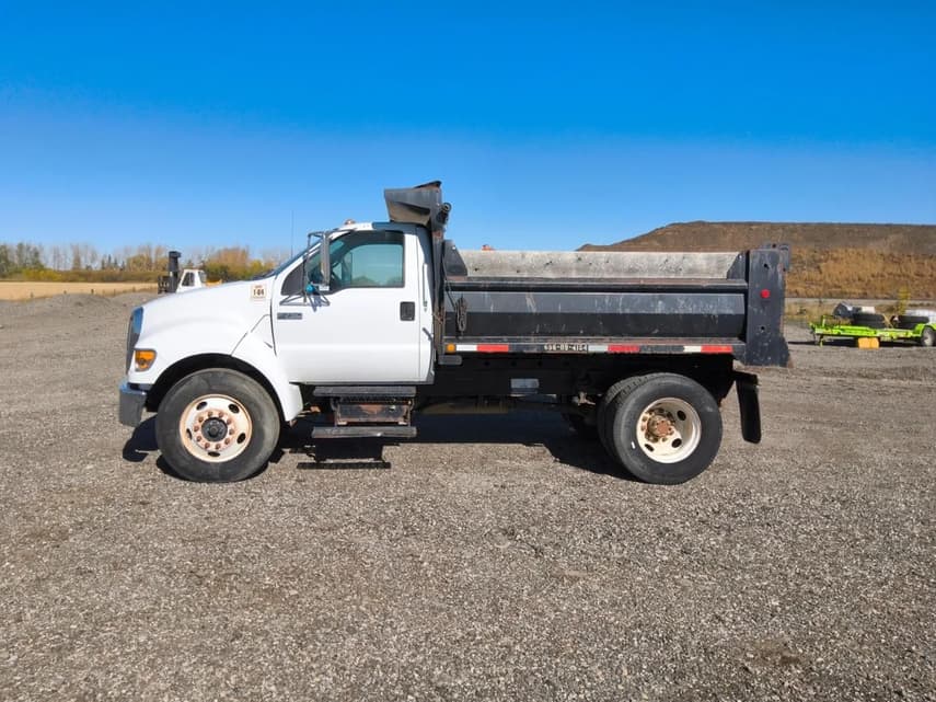 2004 Ford F-750 SD - 1