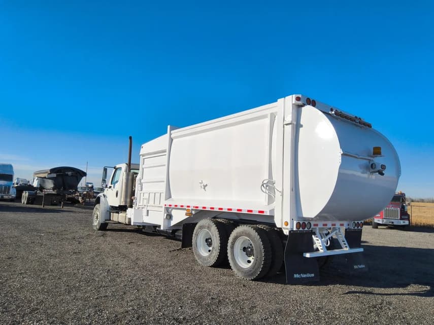 2013 Freightliner BUSINESS CLASS M2 106 - 9