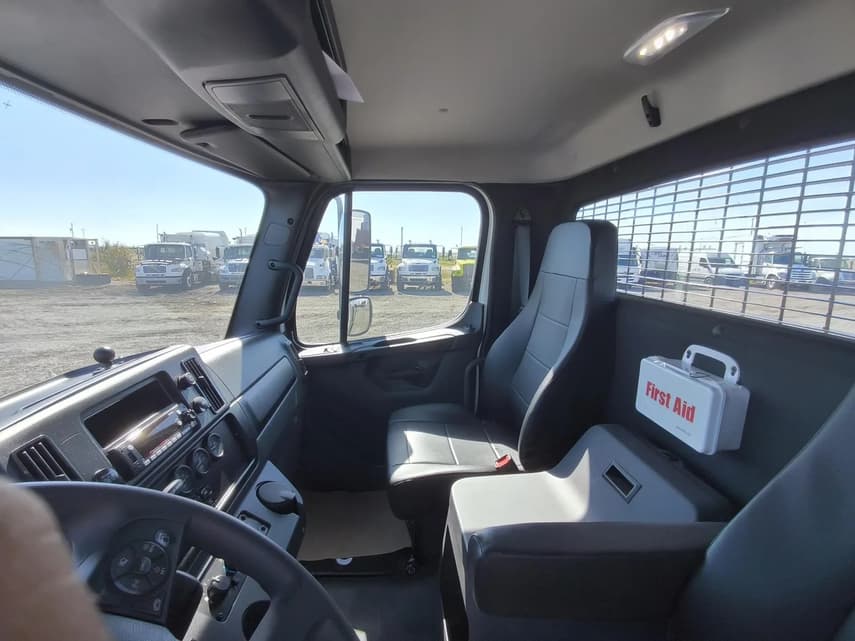 2025 Freightliner BUSINESS CLASS M2 106 - 20
