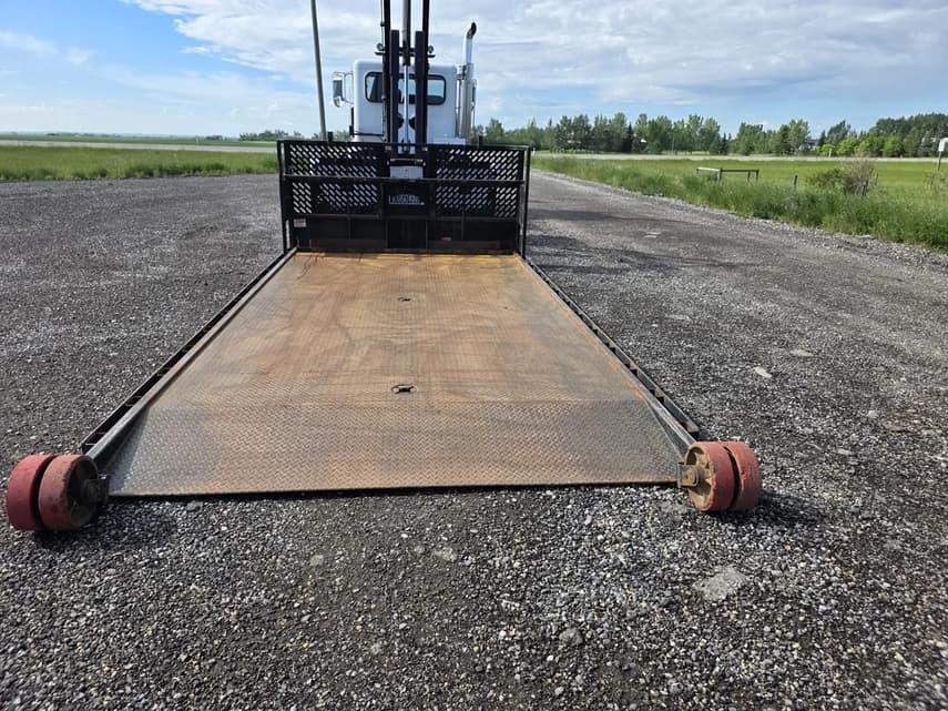 2021 Peterbilt 337 - 23