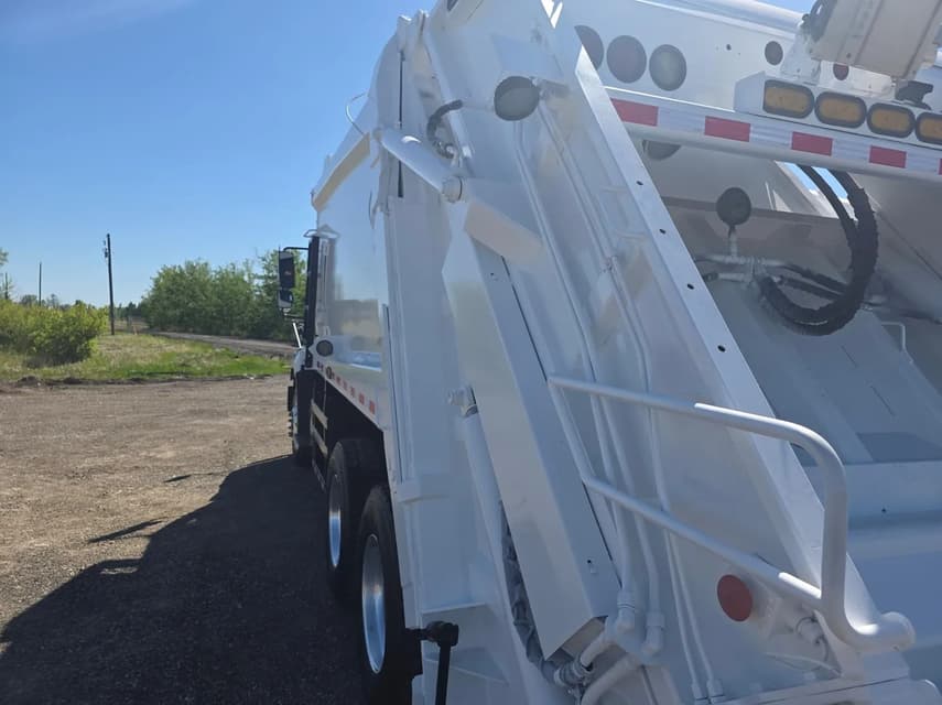 2013 Freightliner 108SD - 7
