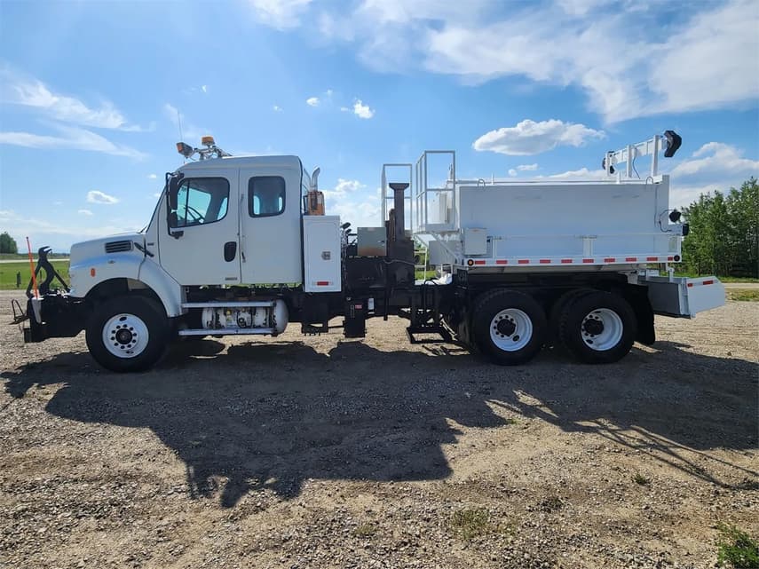 2006 Freightliner BUSINESS CLASS M2 106 - 1