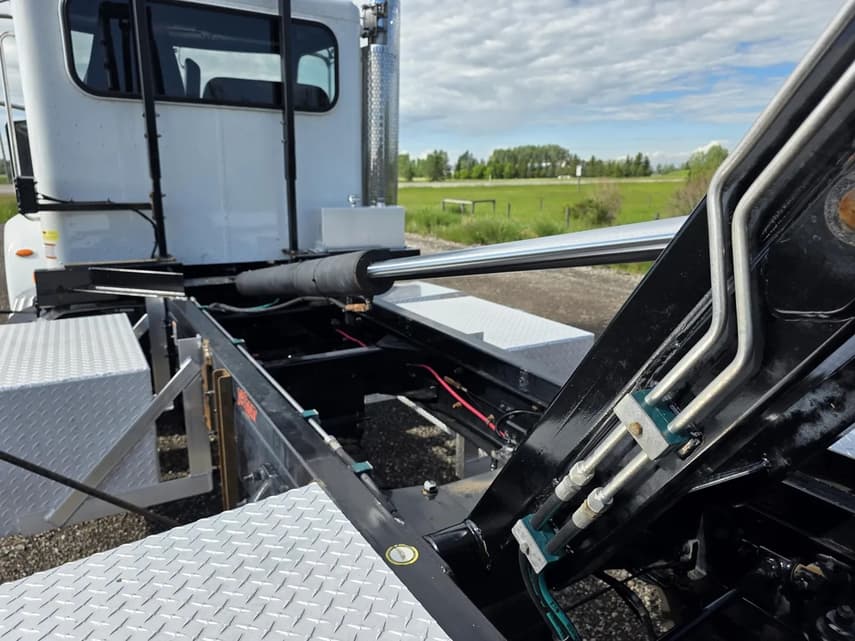 2021 Peterbilt 337 - 18