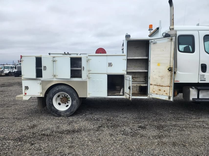 2007 Freightliner M2106 - 17
