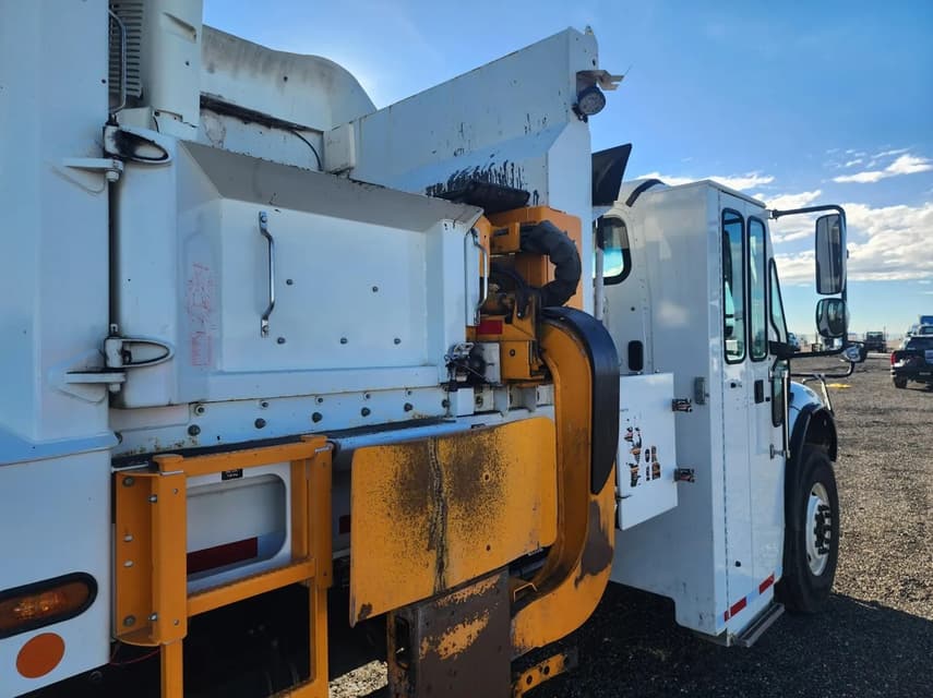 2016 Freightliner M2 106 - 16