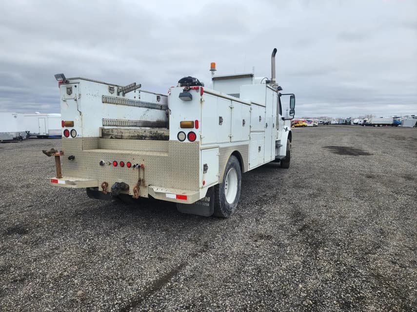2007 Freightliner M2106 - 15