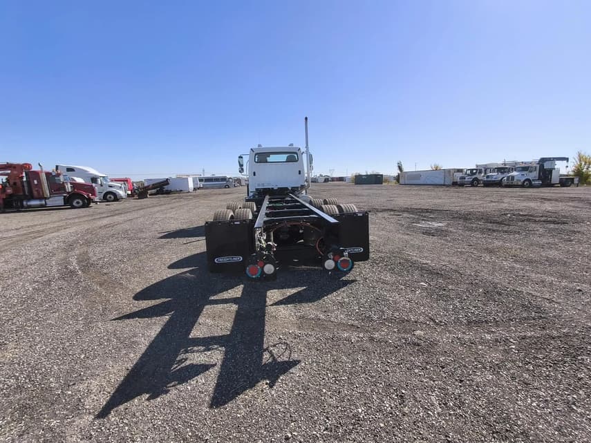 2025 Freightliner BUSINESS CLASS M2 106 - 25