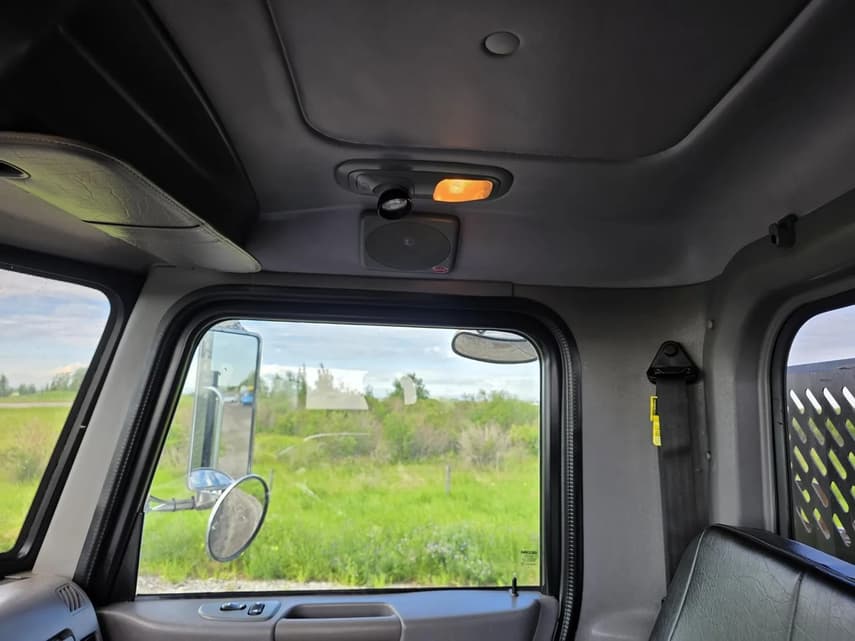 2021 Peterbilt 337 - 2