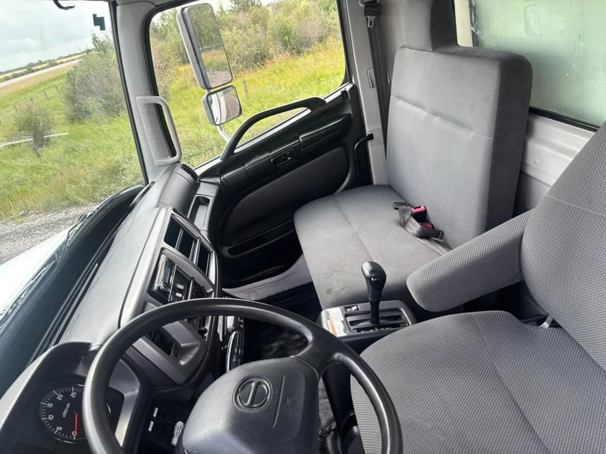 2020 Hino 338 - 24