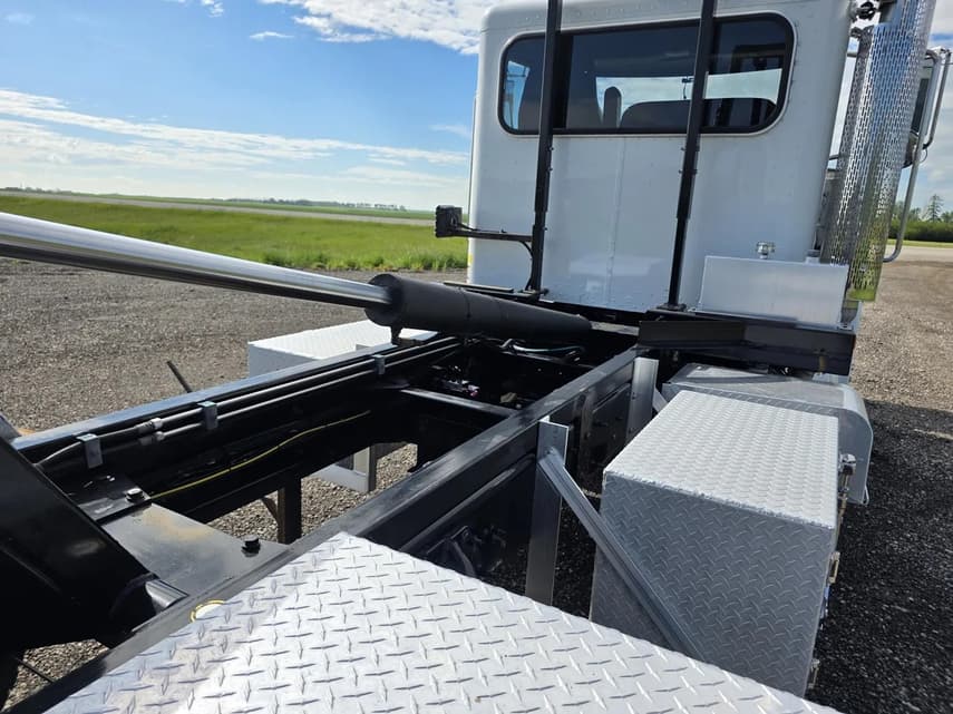 2021 Peterbilt 337 - 27