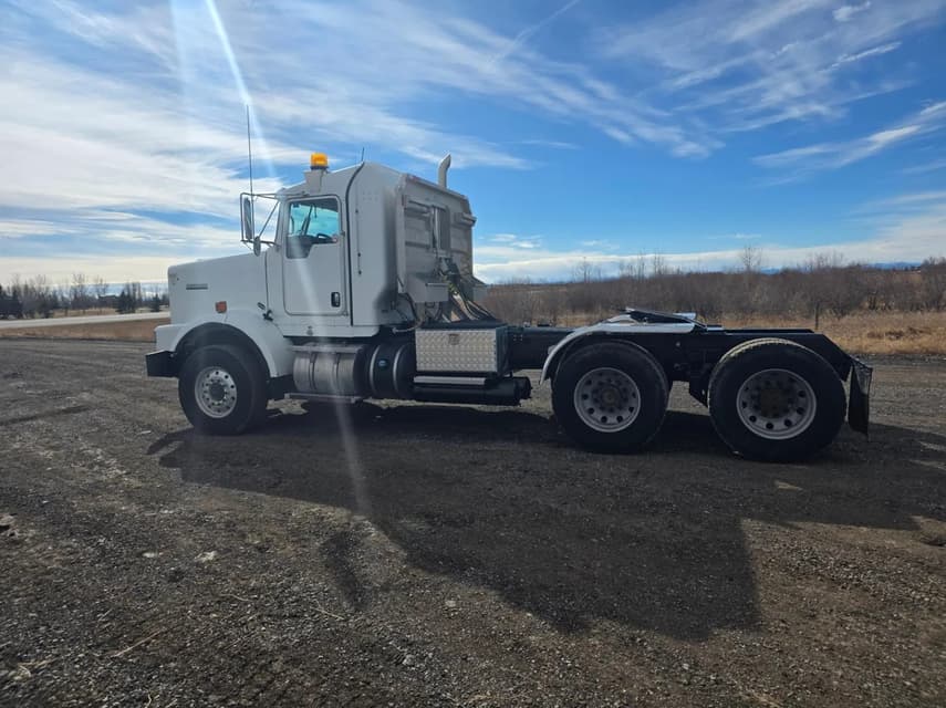 2016 Kenworth T800 - 25