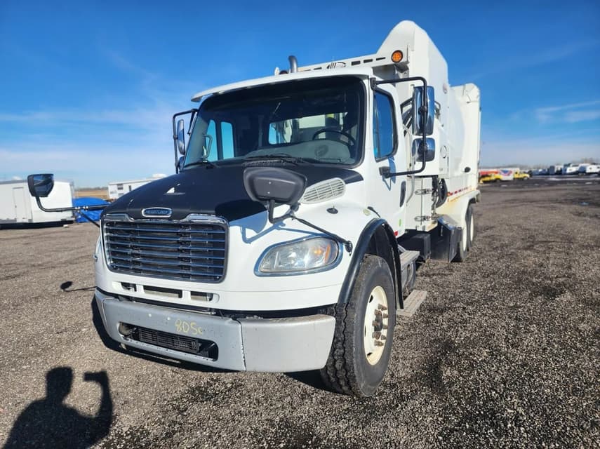 2016 Freightliner M2 106 - 28